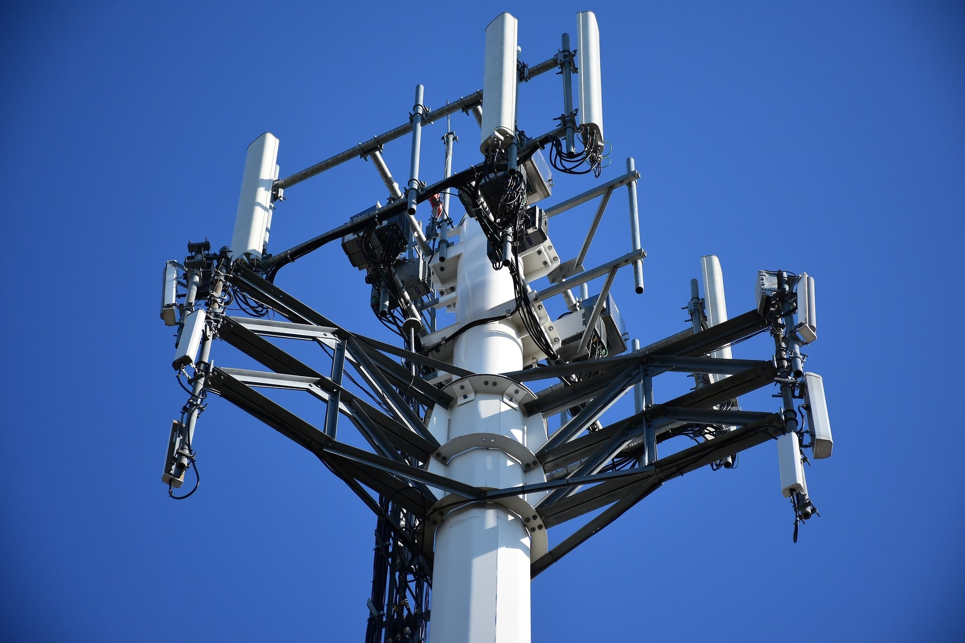 Lire la suite à propos de l’article Partage de réseaux mobiles : le Conseil d&rsquo;Etat valide l’action de l’ARCEP à propos du contrat d&rsquo;itinérance entre Free mobile et Orange